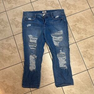 MUDD 13 Distressed Capri Pants